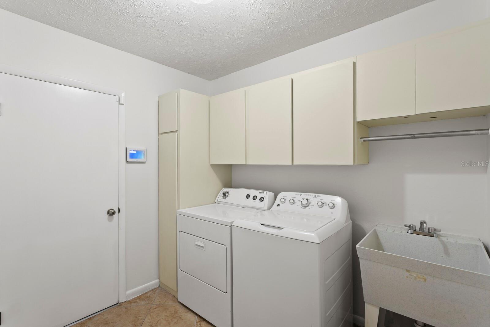 Image 38 of 50 For 713 Rob Roy Place