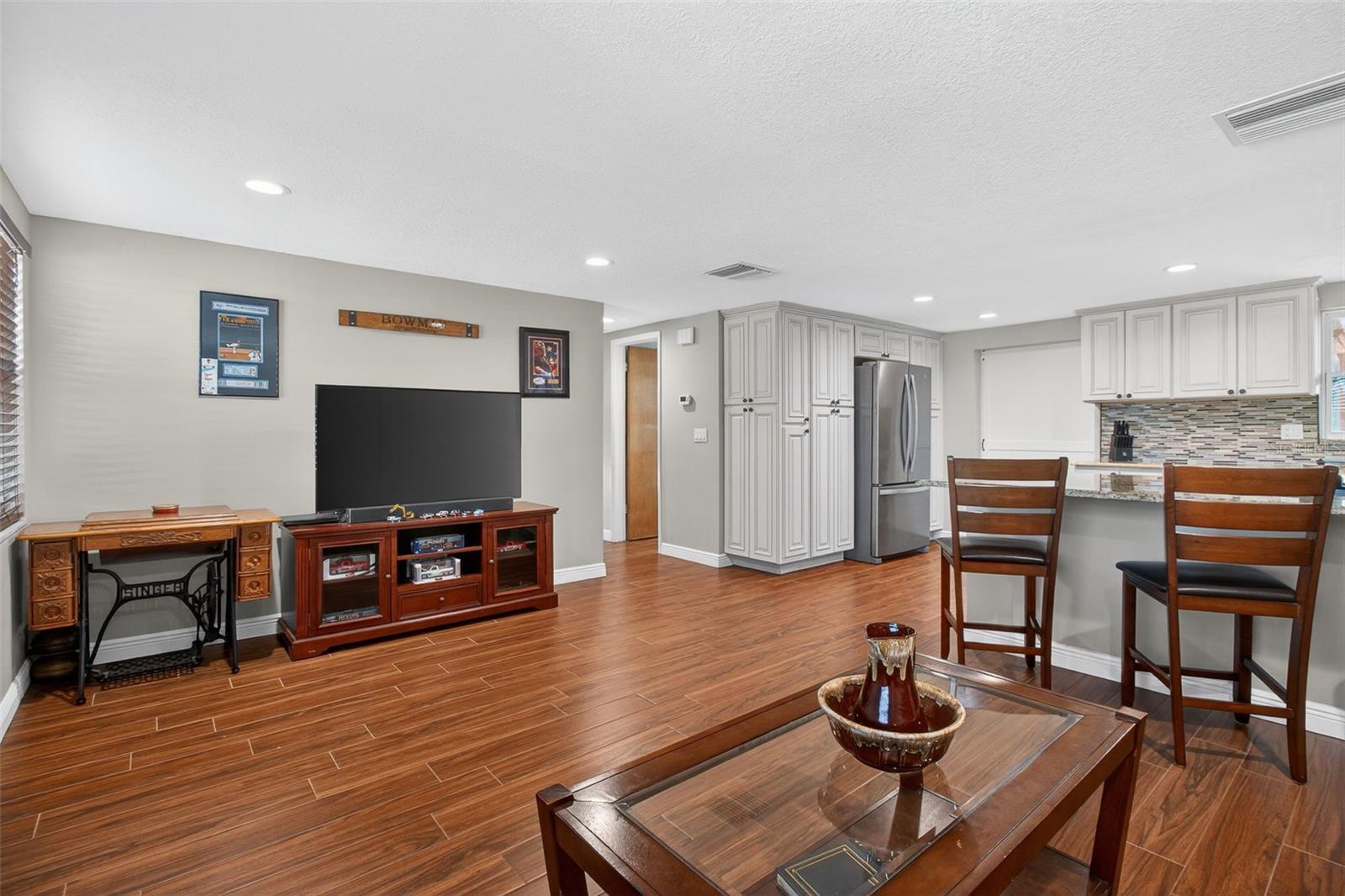 Image 11 of 36 For 5134 Reseda Drive