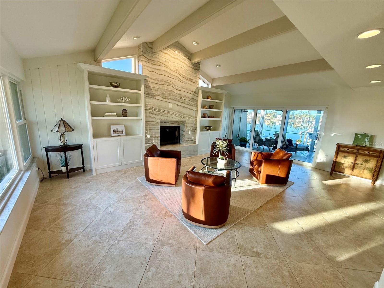 Listing photo id 8 for 812 Island Way