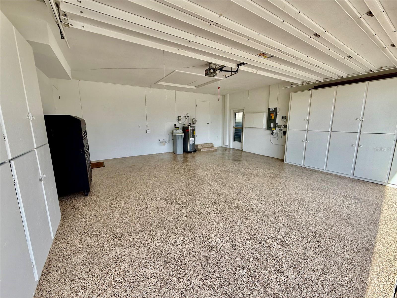 Listing photo id 98 for 812 Island Way