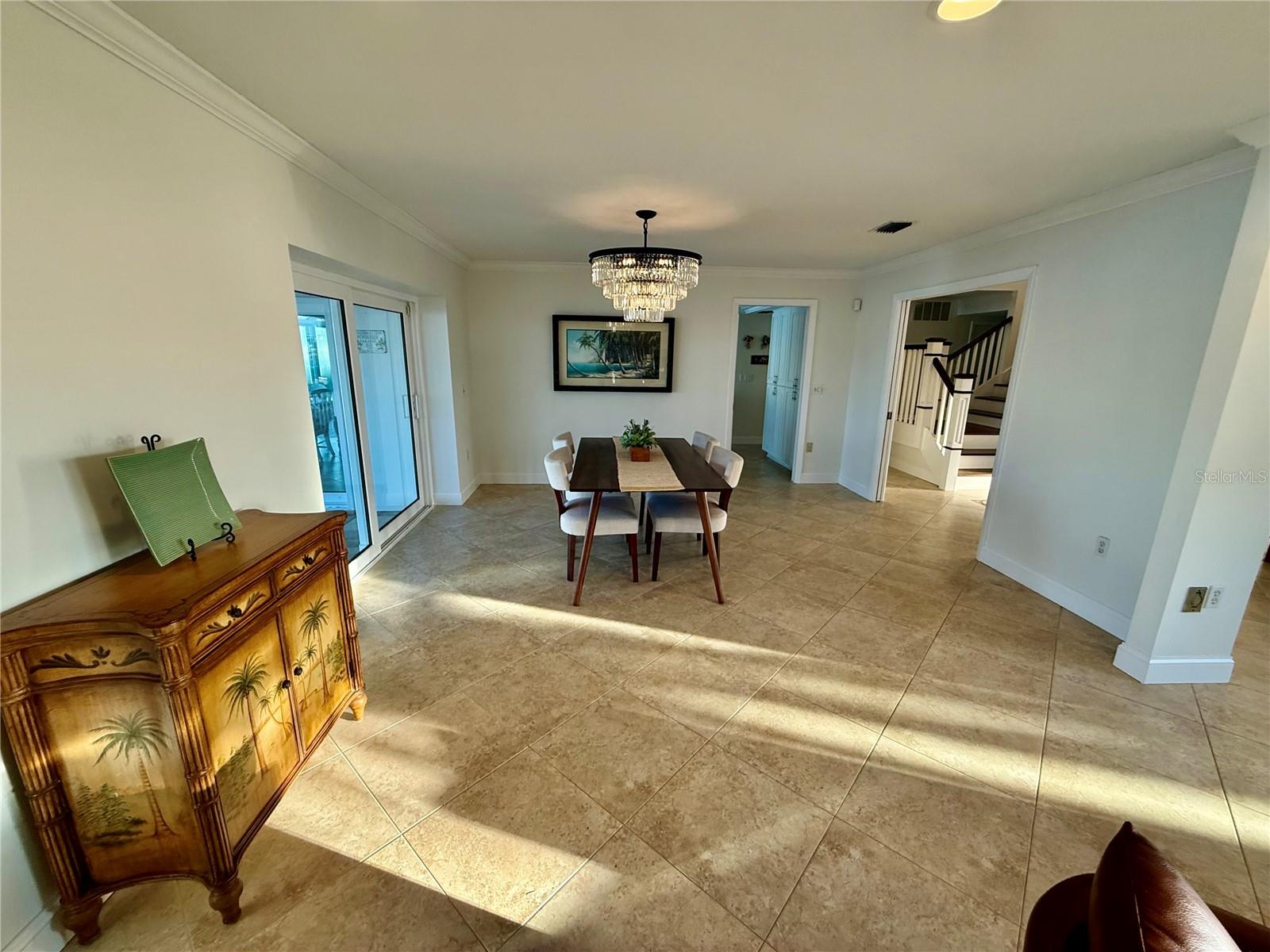 Listing photo id 13 for 812 Island Way