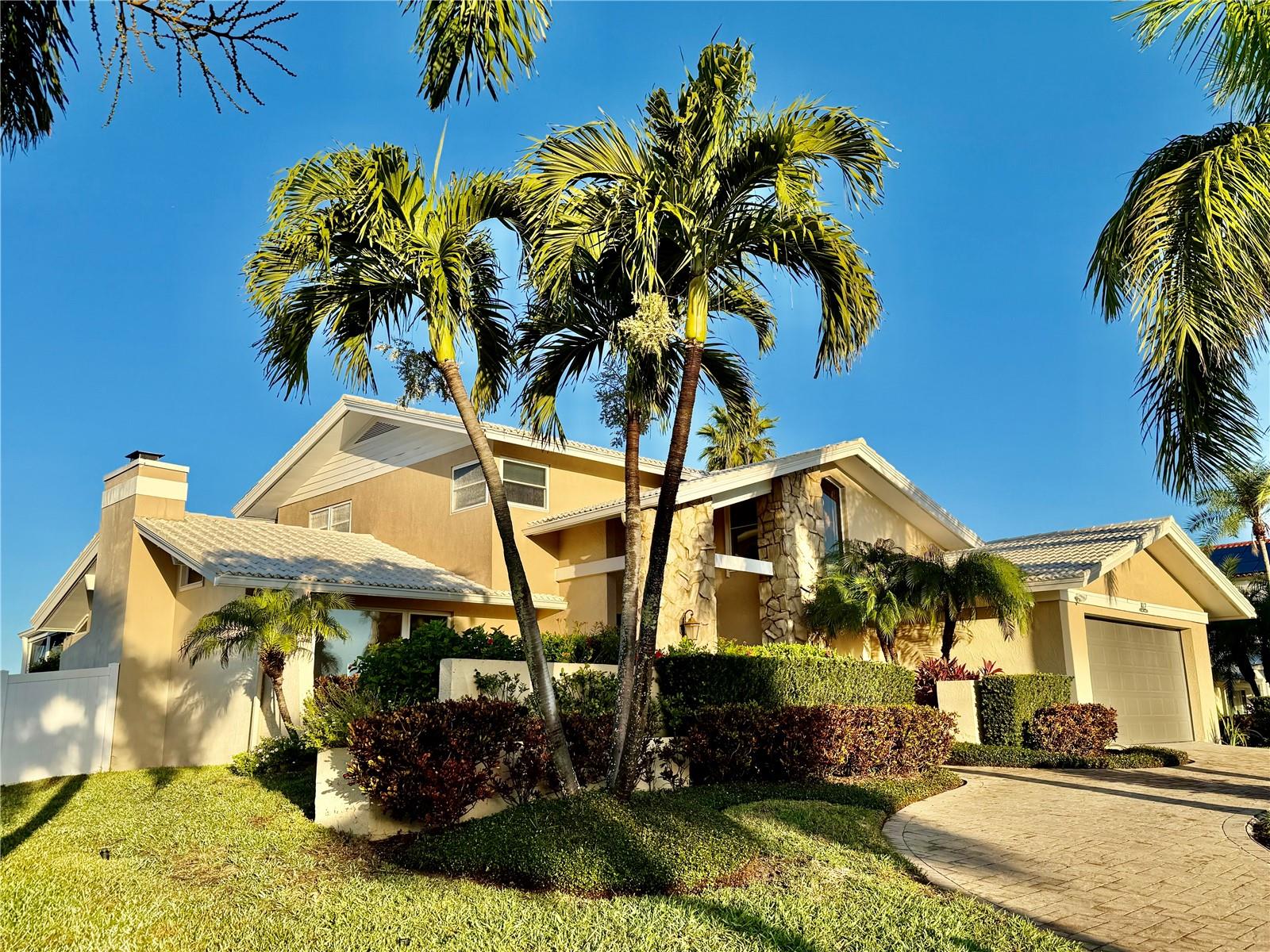 Listing photo id 0 for 812 Island Way