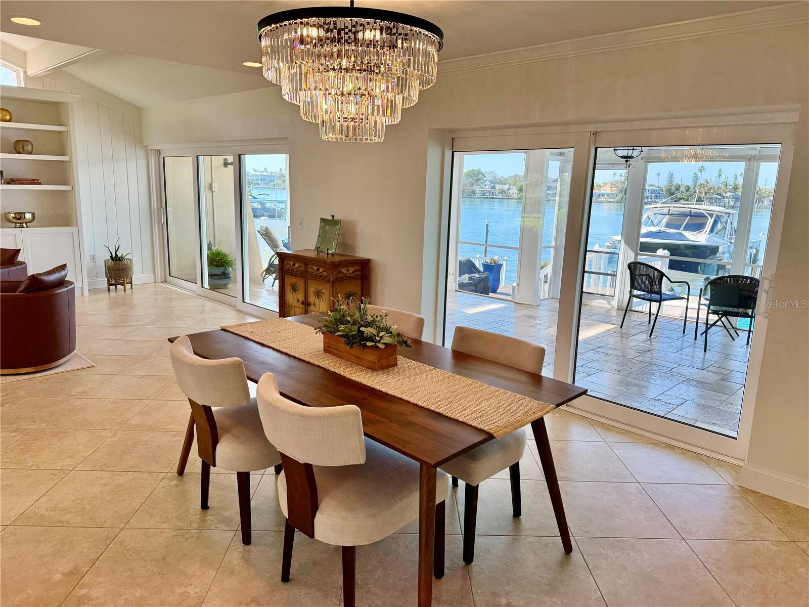 Listing photo id 19 for 812 Island Way