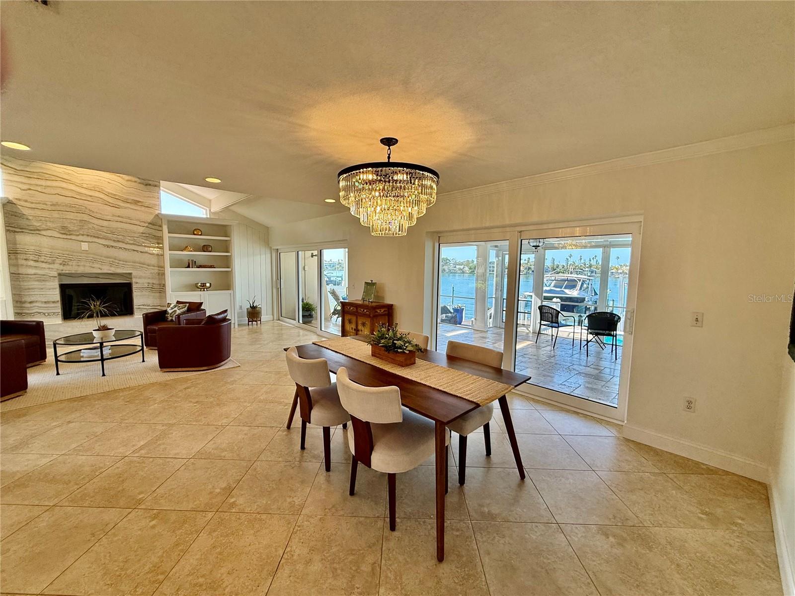 Listing photo id 20 for 812 Island Way