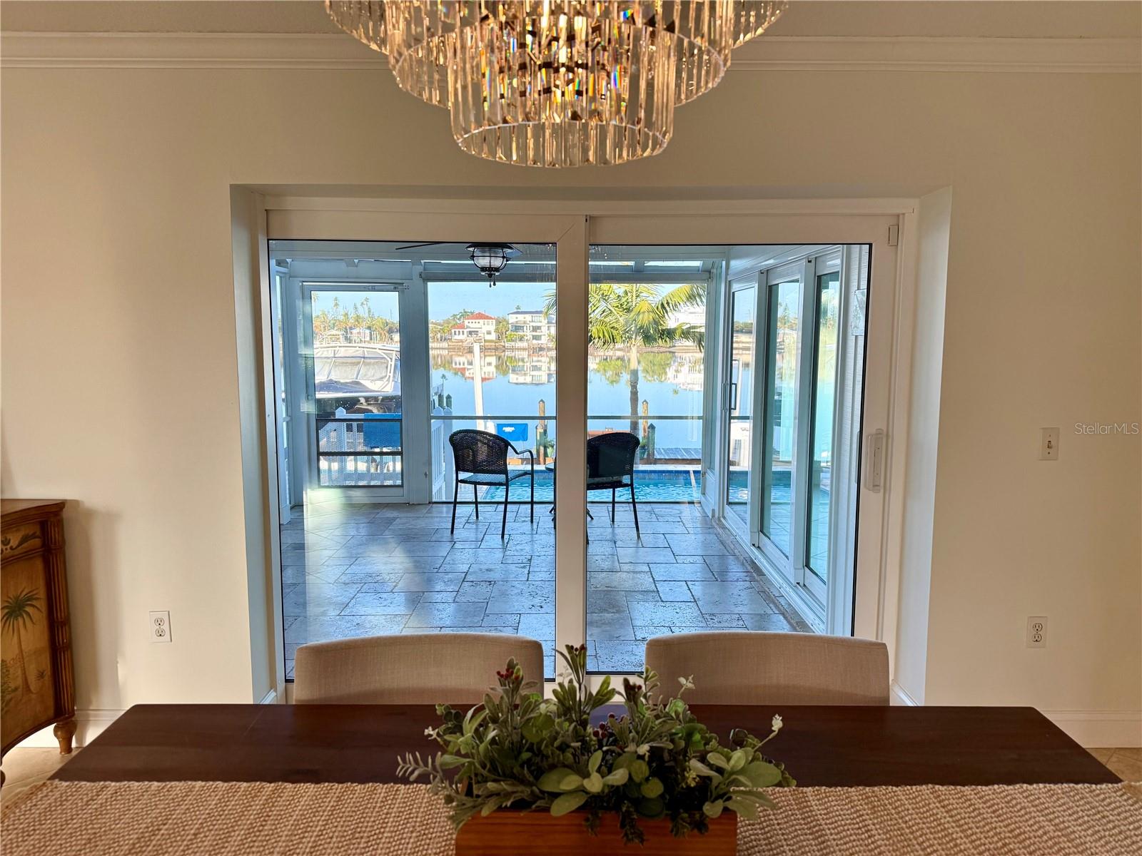 Listing photo id 21 for 812 Island Way