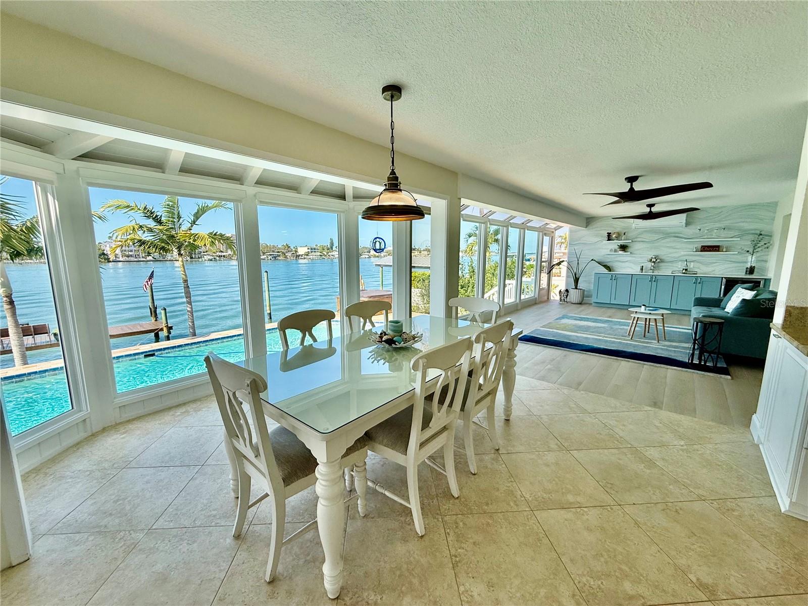 Listing photo id 34 for 812 Island Way