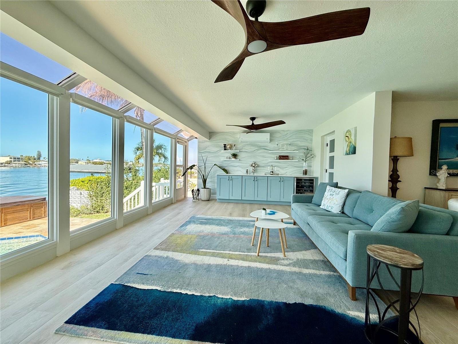 Listing photo id 35 for 812 Island Way