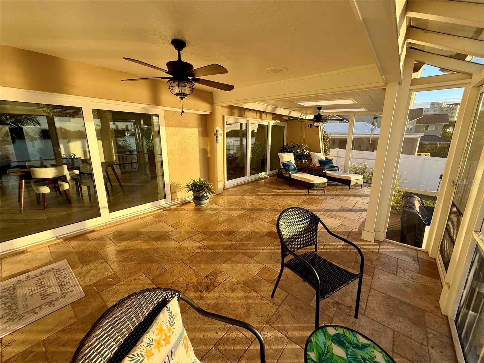 Listing photo id 40 for 812 Island Way