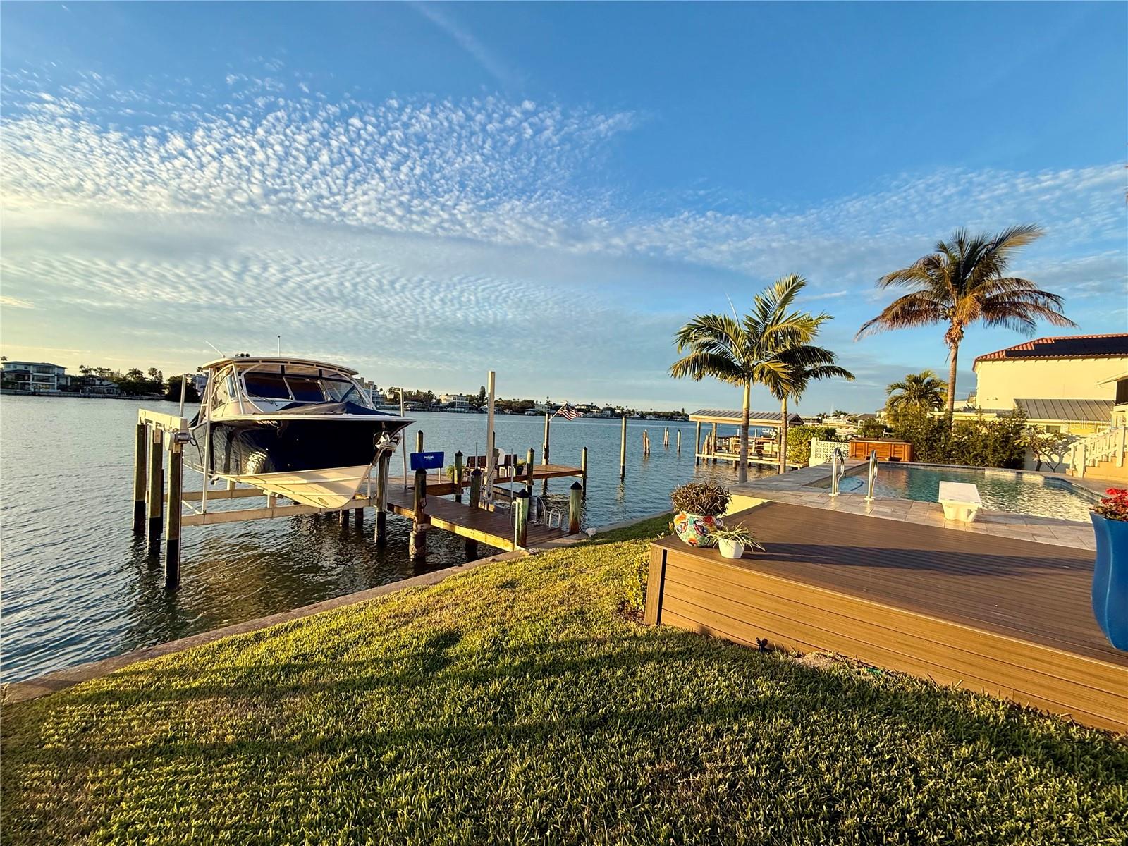 Listing photo id 42 for 812 Island Way