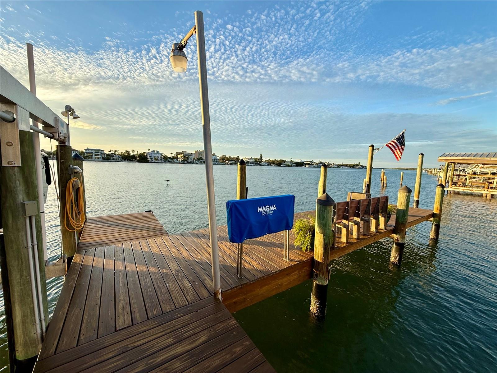 Listing photo id 43 for 812 Island Way