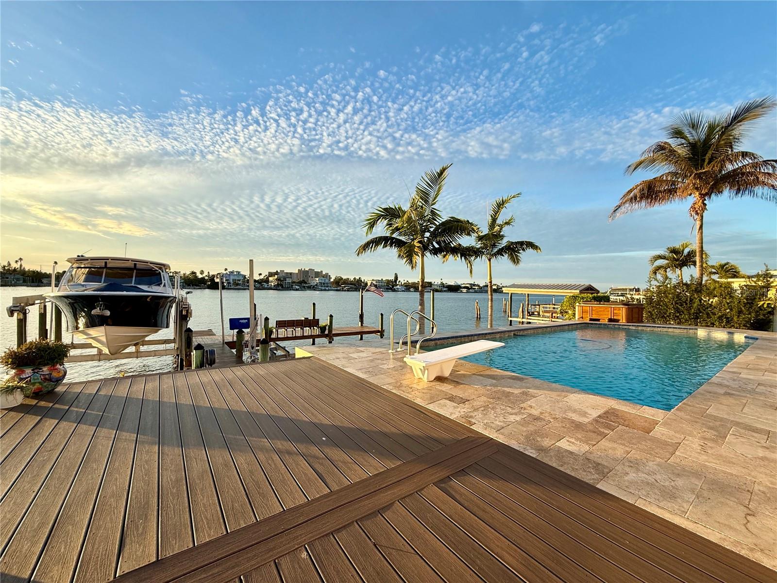 Listing photo id 44 for 812 Island Way