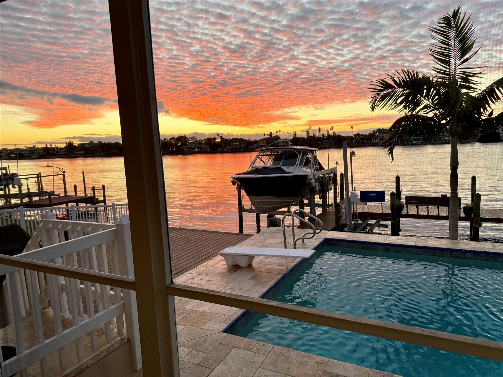 Listing photo id 49 for 812 Island Way