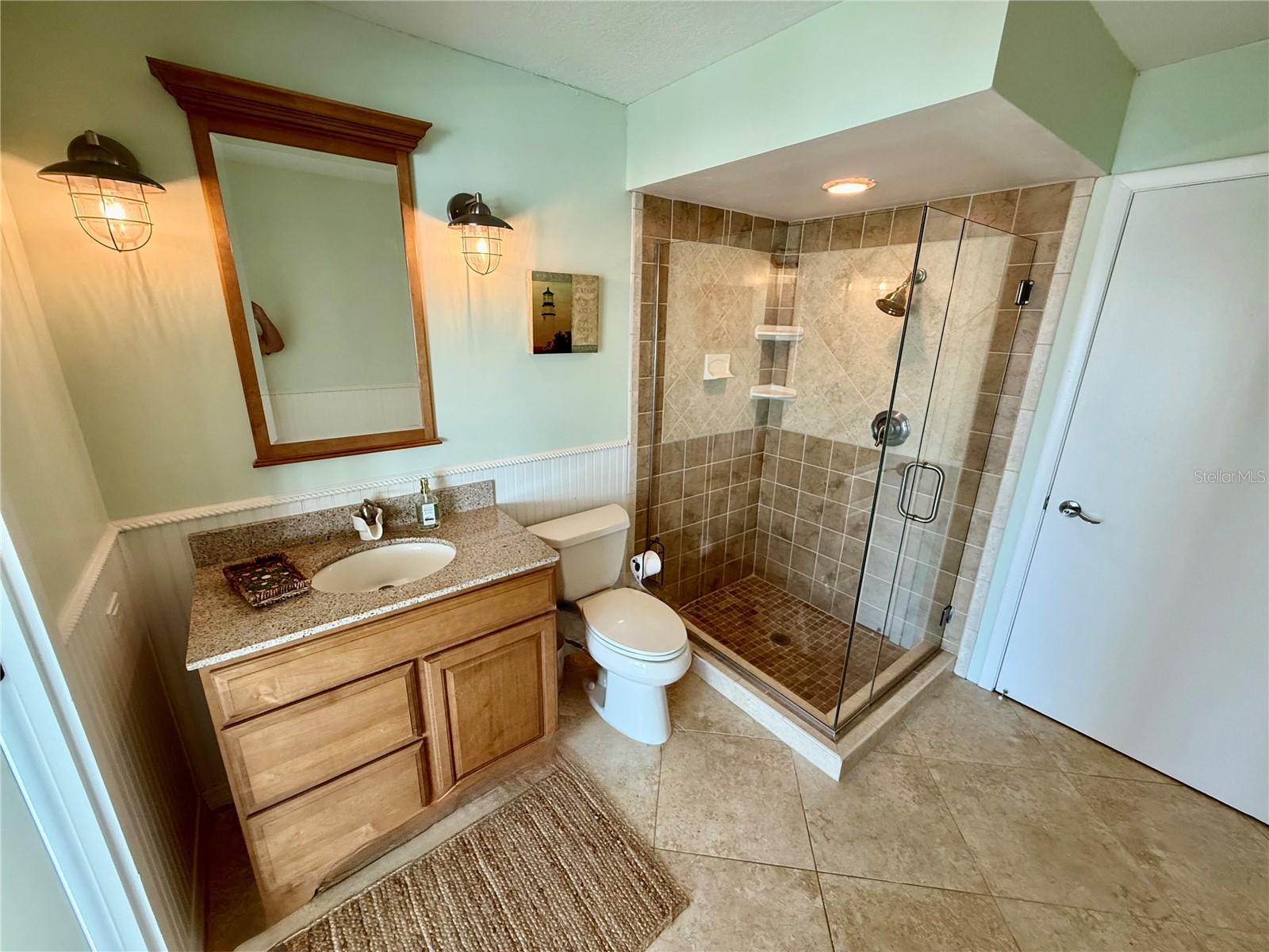 Listing photo id 50 for 812 Island Way