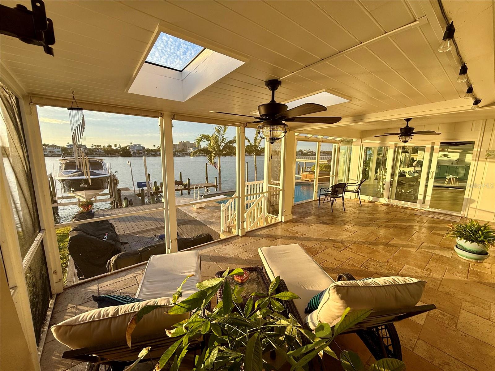 Listing photo id 57 for 812 Island Way