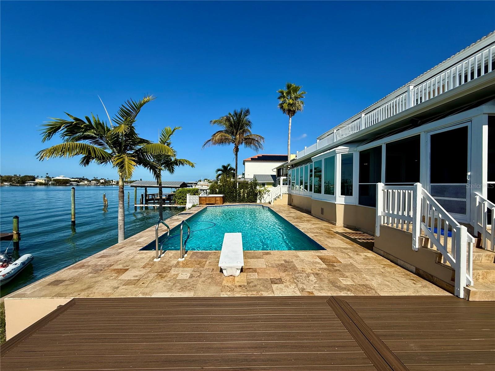 Listing photo id 61 for 812 Island Way