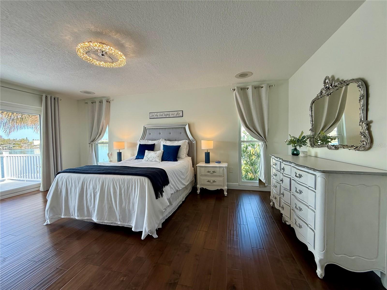 Listing photo id 72 for 812 Island Way