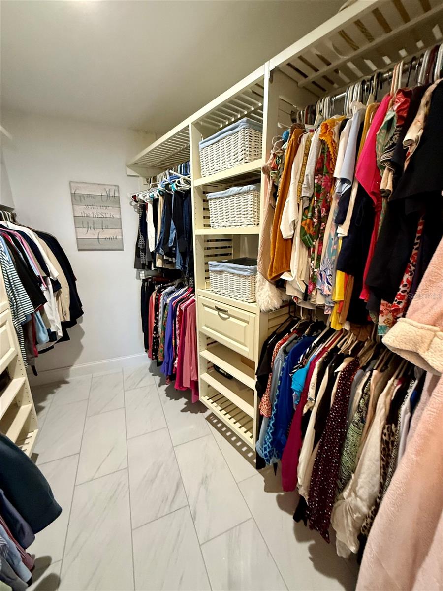 Listing photo id 81 for 812 Island Way