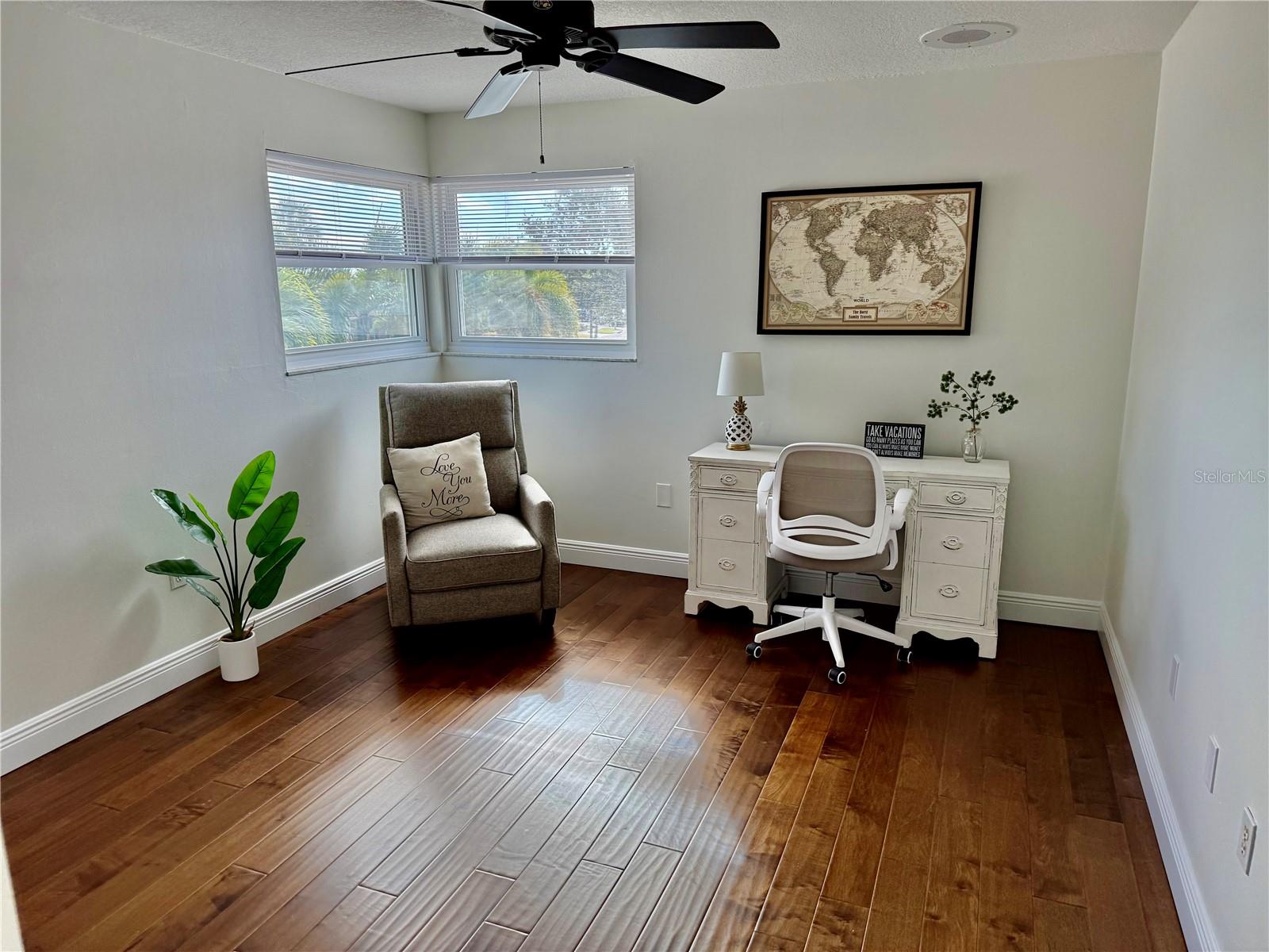 Listing photo id 83 for 812 Island Way