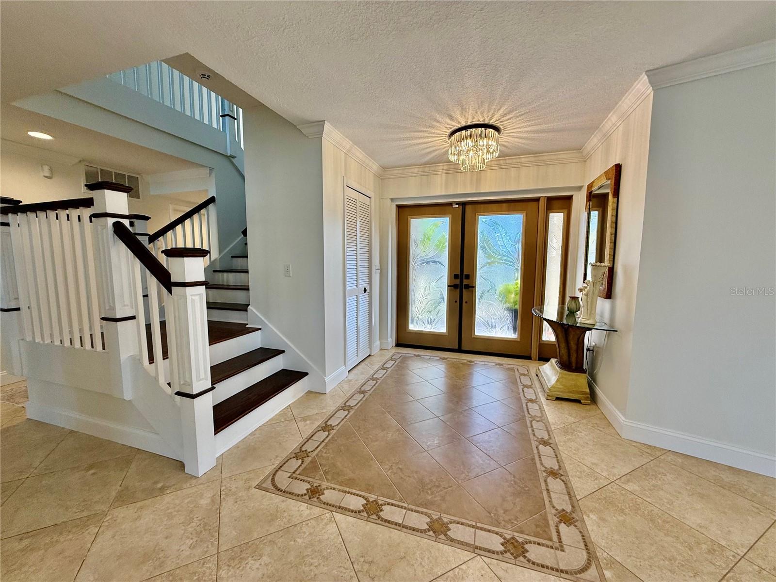 Listing photo id 7 for 812 Island Way