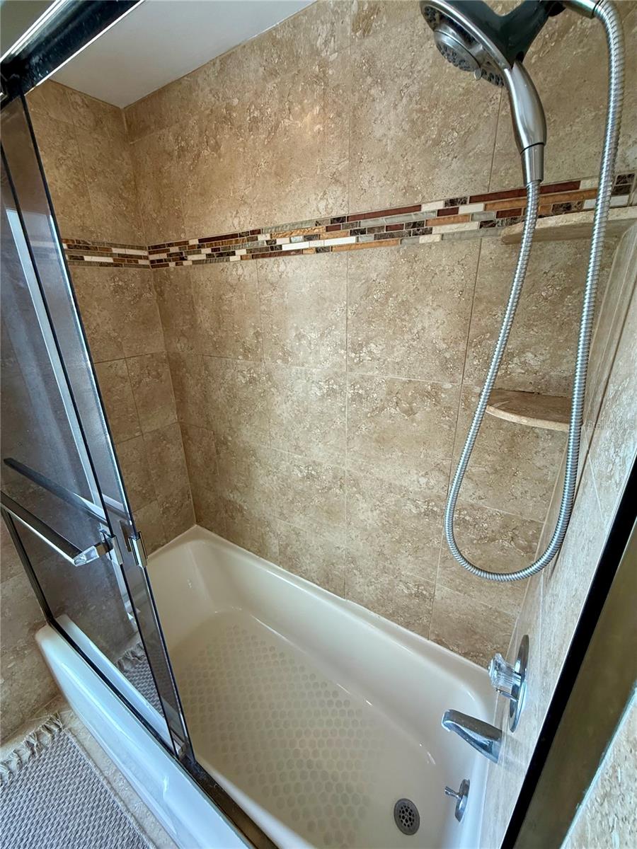 Listing photo id 88 for 812 Island Way