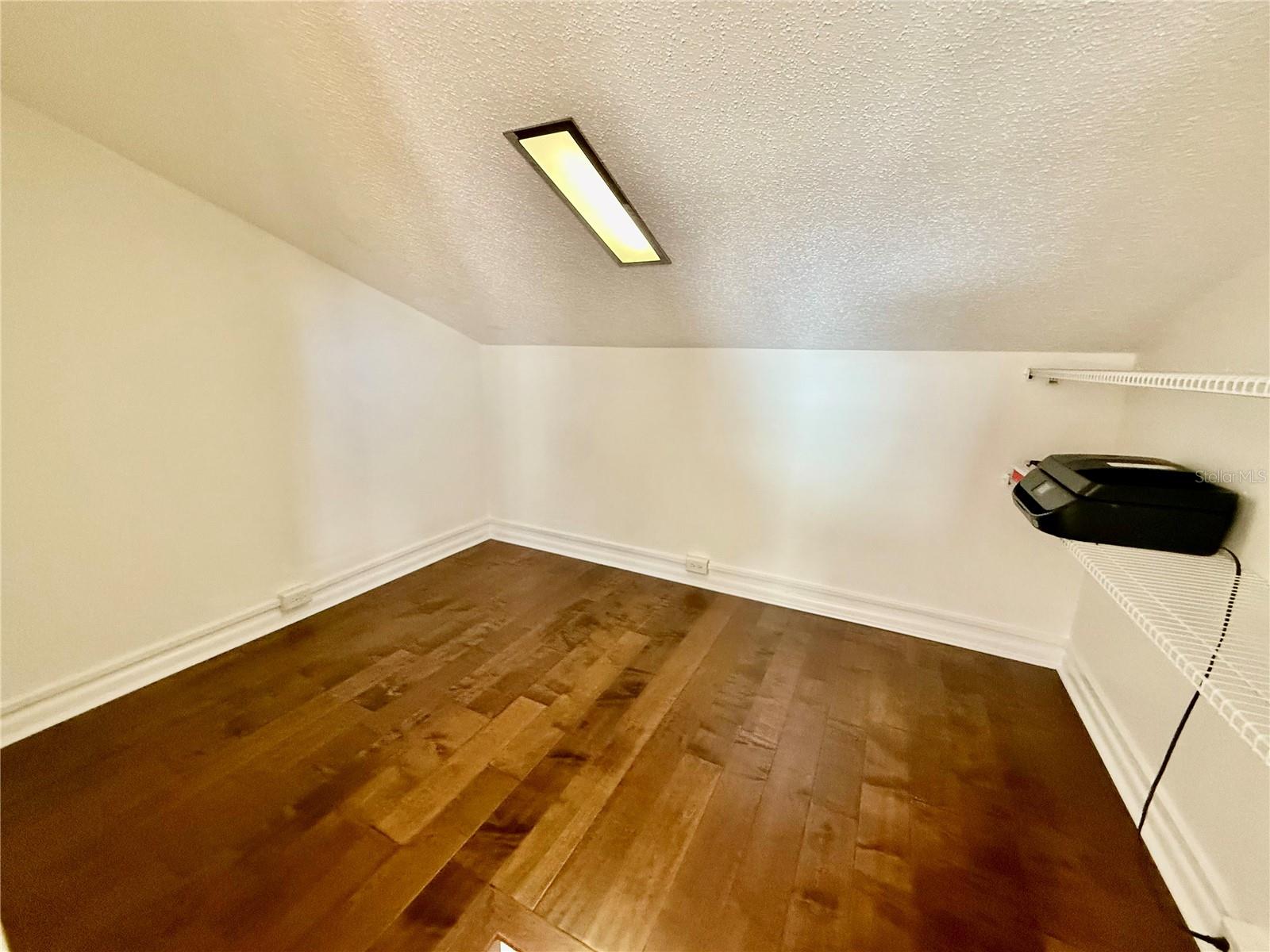 Listing photo id 90 for 812 Island Way