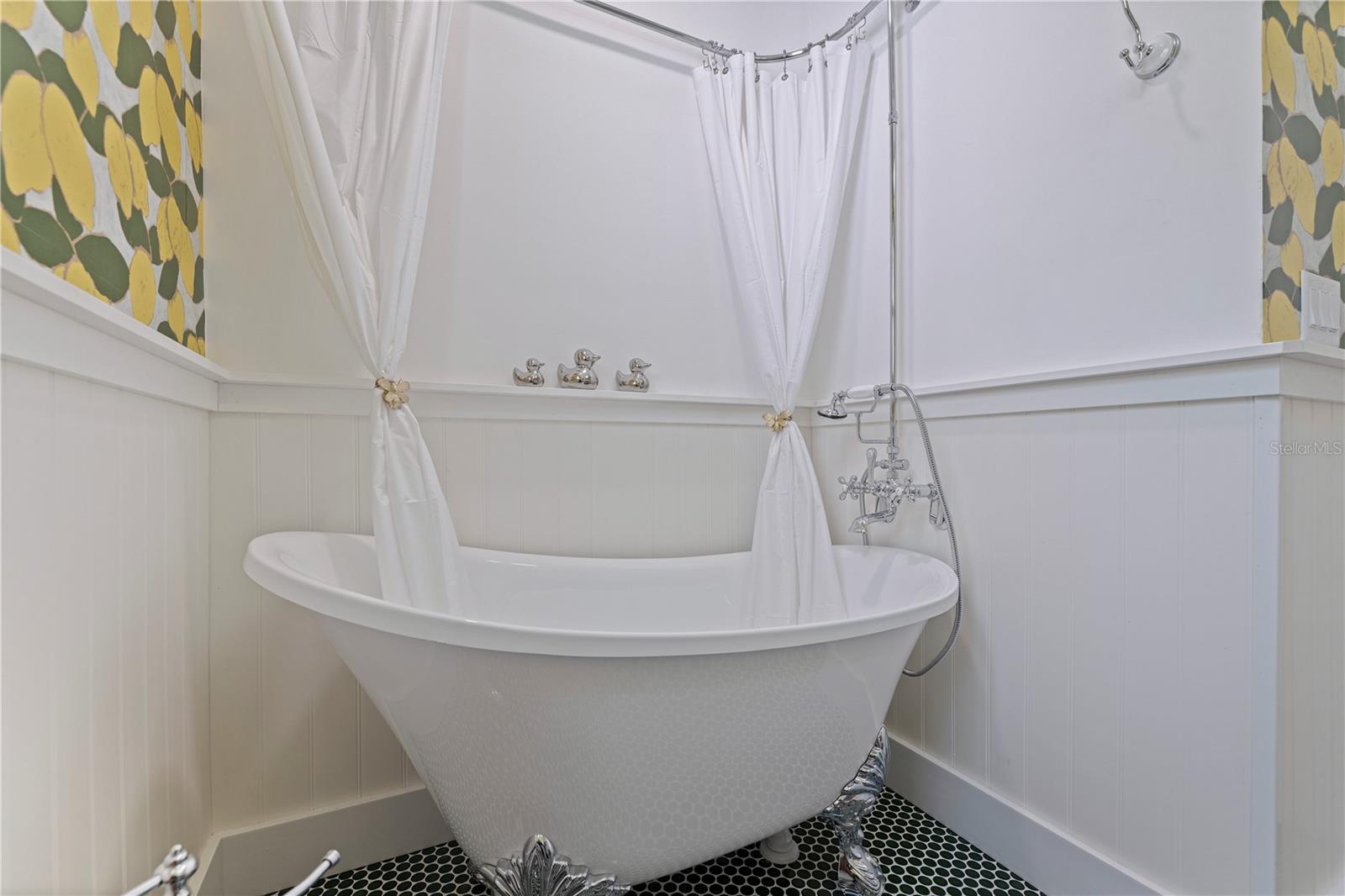 Listing photo id 30 for 1579 Bayshore Boulevard