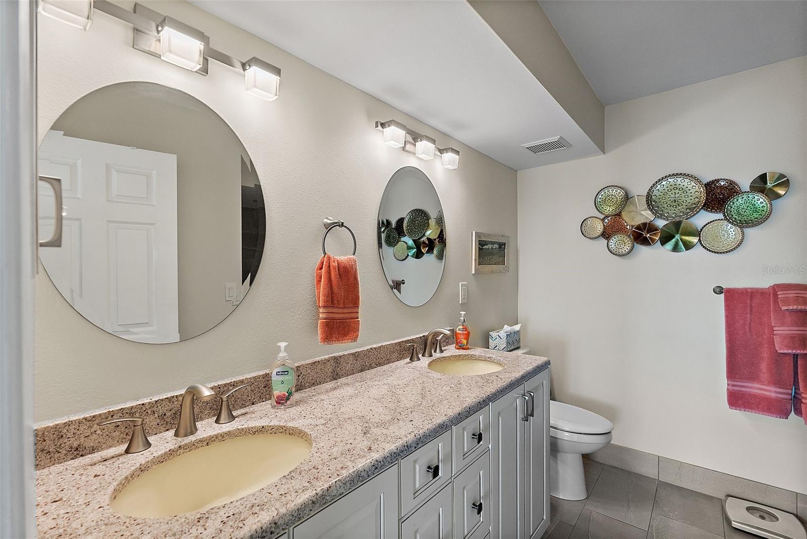 Image 21 of 44 For 6001 Bahia Del Mar Circle 429