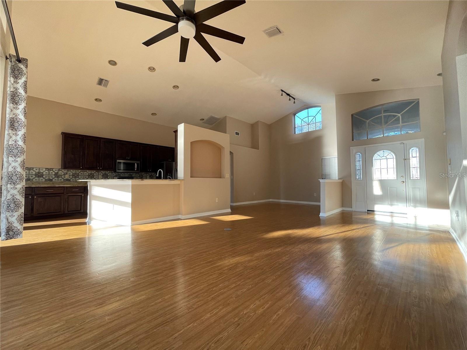 Image 5 of 39 For 10205 Quails Landing Avenue