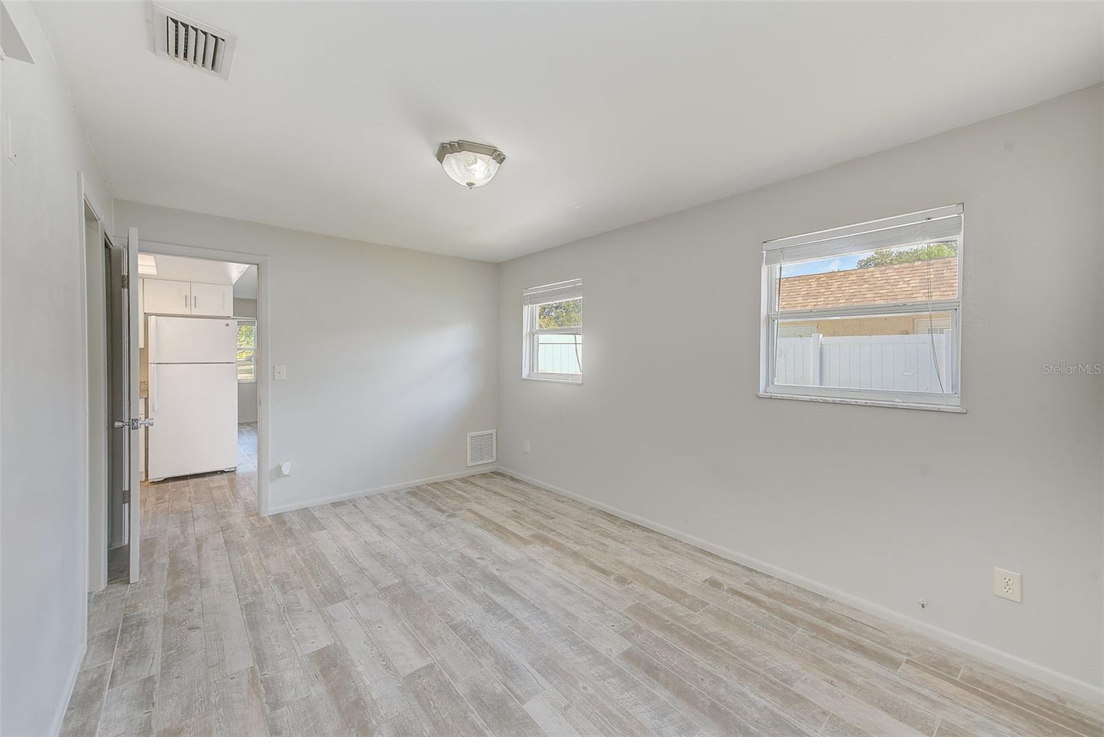 Image 18 of 49 For 969 2nd Avenue Ne