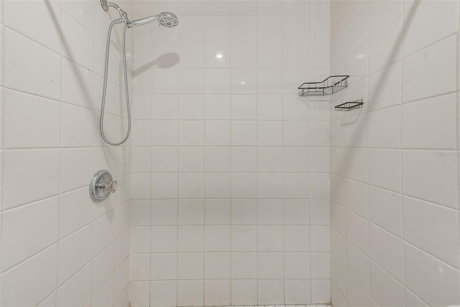 Image 20 of 49 For 969 2nd Avenue Ne