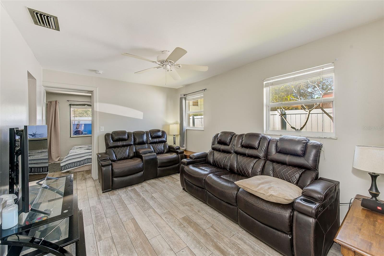 Image 38 of 49 For 969 2nd Avenue Ne