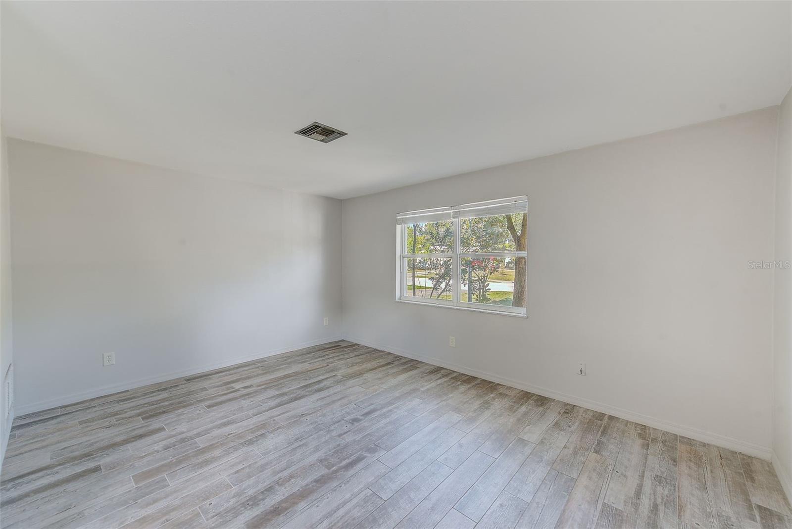 Image 8 of 49 For 969 2nd Avenue Ne