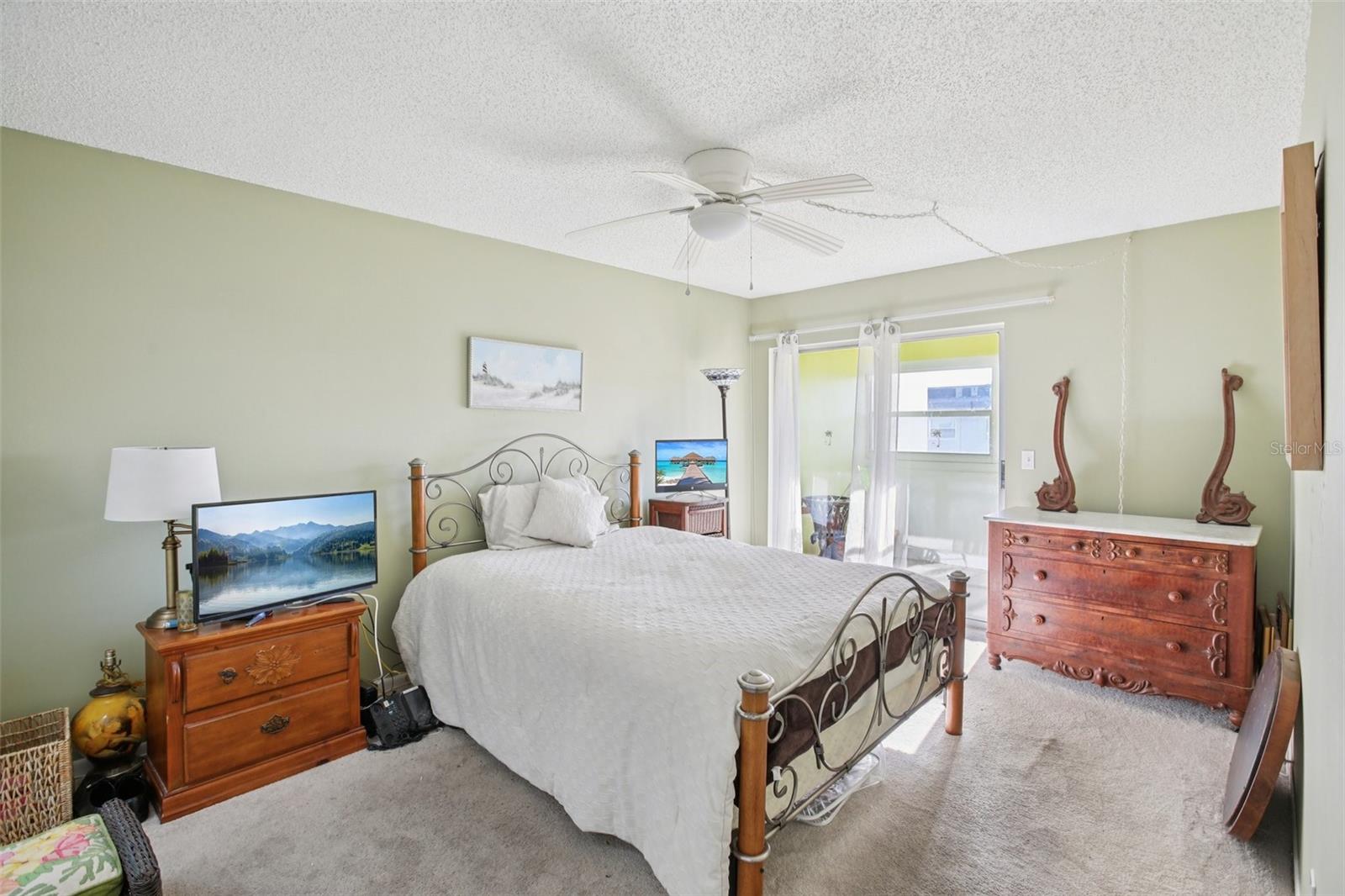 Image 14 of 31 For 209 Lincoln Circle N 309