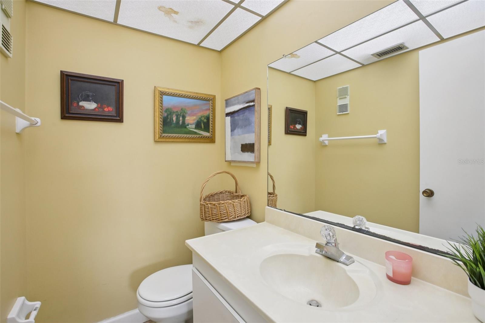 Image 17 of 31 For 209 Lincoln Circle N 309