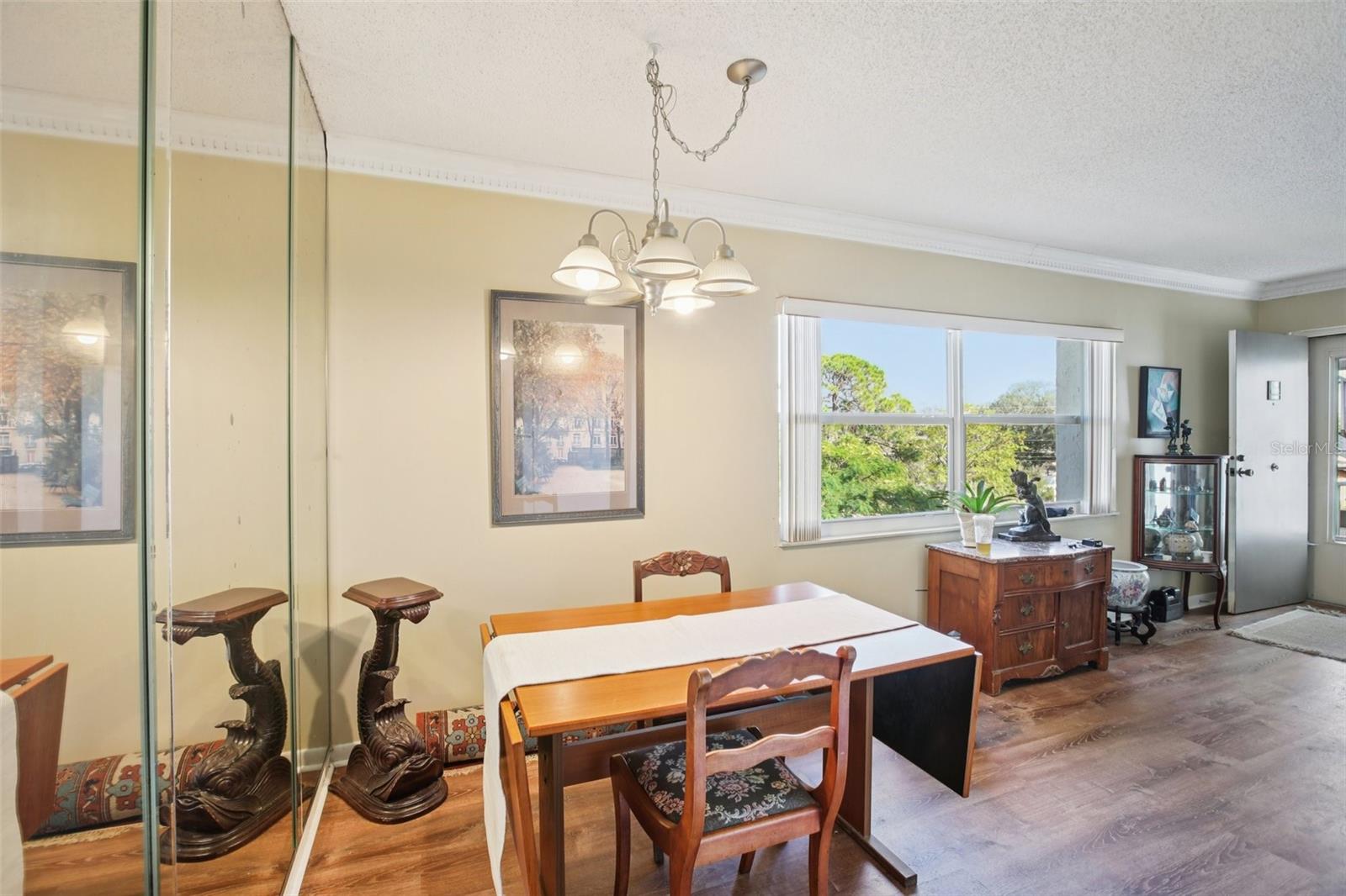 Image 8 of 31 For 209 Lincoln Circle N 309