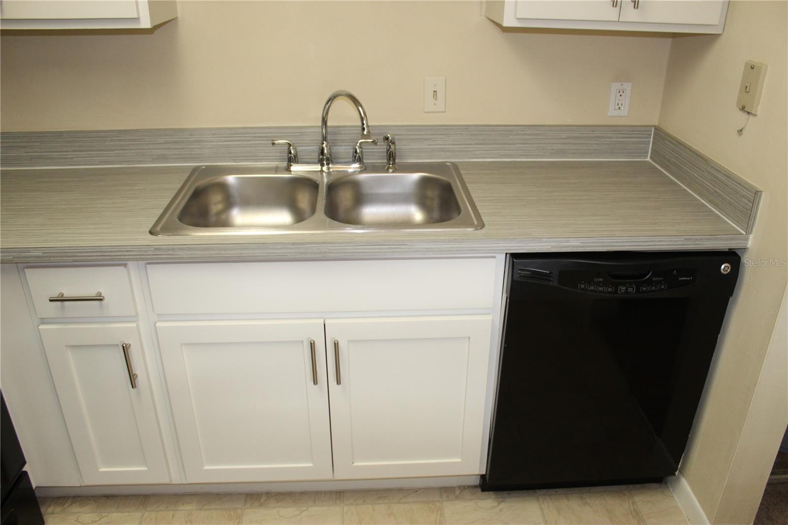 Image 7 of 18 For 6306 Newtown Circle 6b4