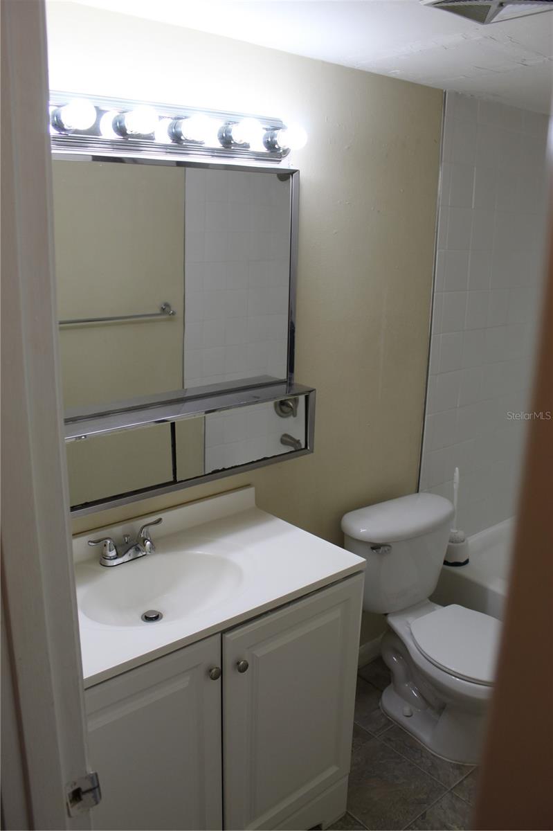 Image 9 of 18 For 6306 Newtown Circle 6b4