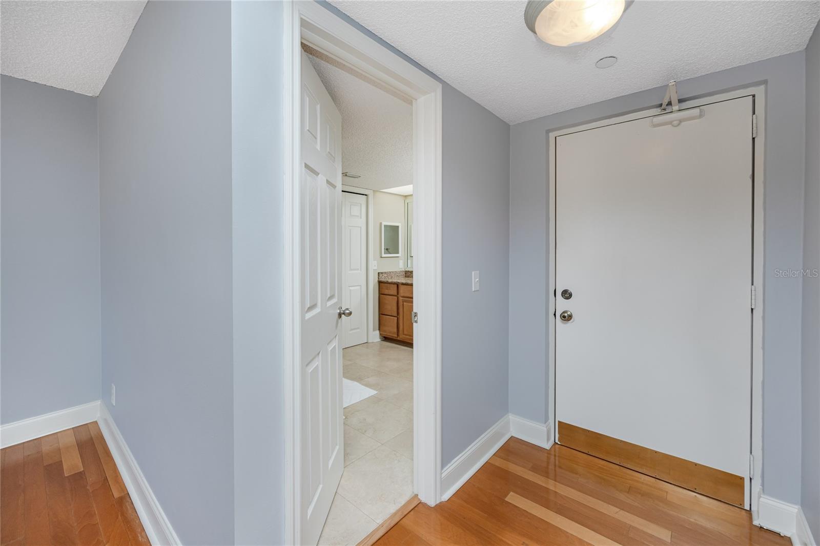 Image 18 of 40 For 736 Island Way 201