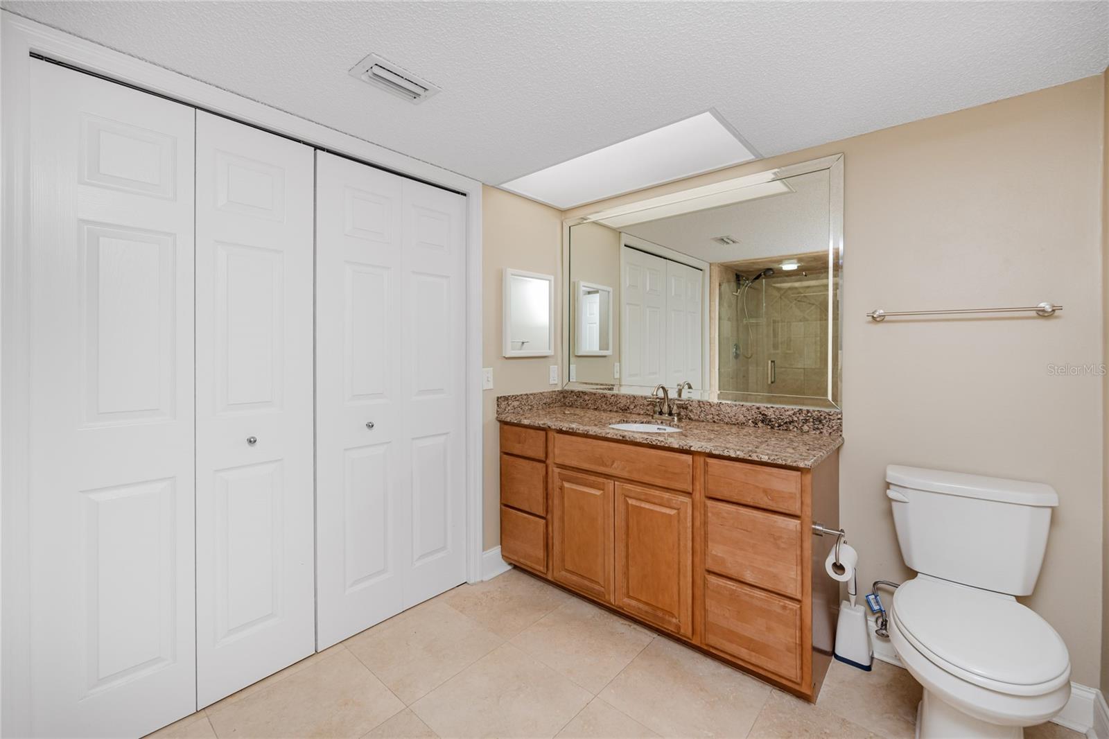 Image 19 of 40 For 736 Island Way 201