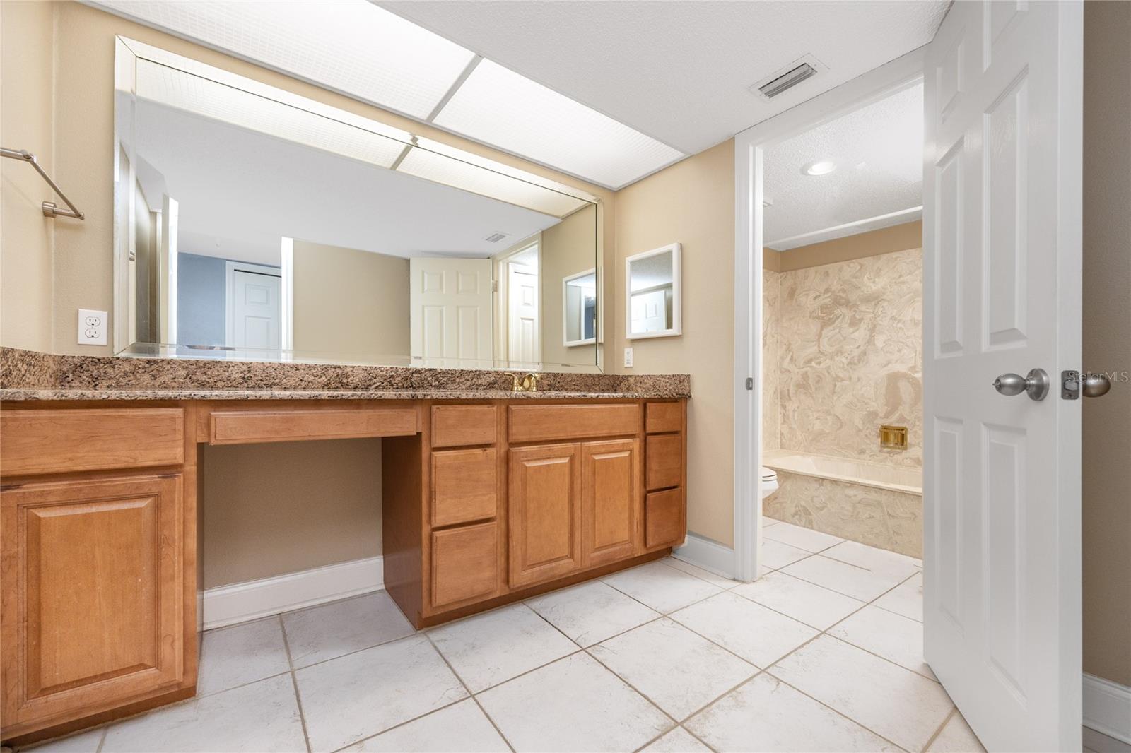 Image 27 of 40 For 736 Island Way 201