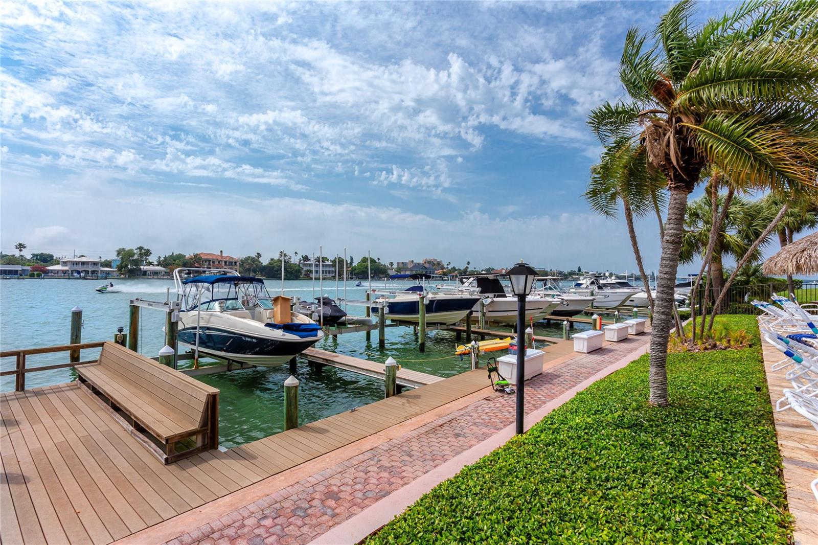 Image 36 of 40 For 736 Island Way 201