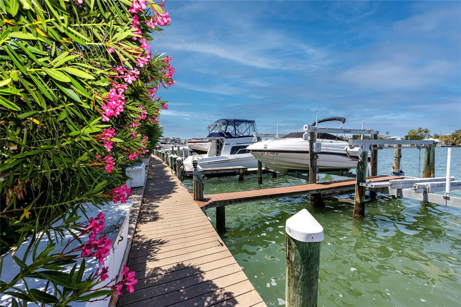 Image 37 of 40 For 736 Island Way 201