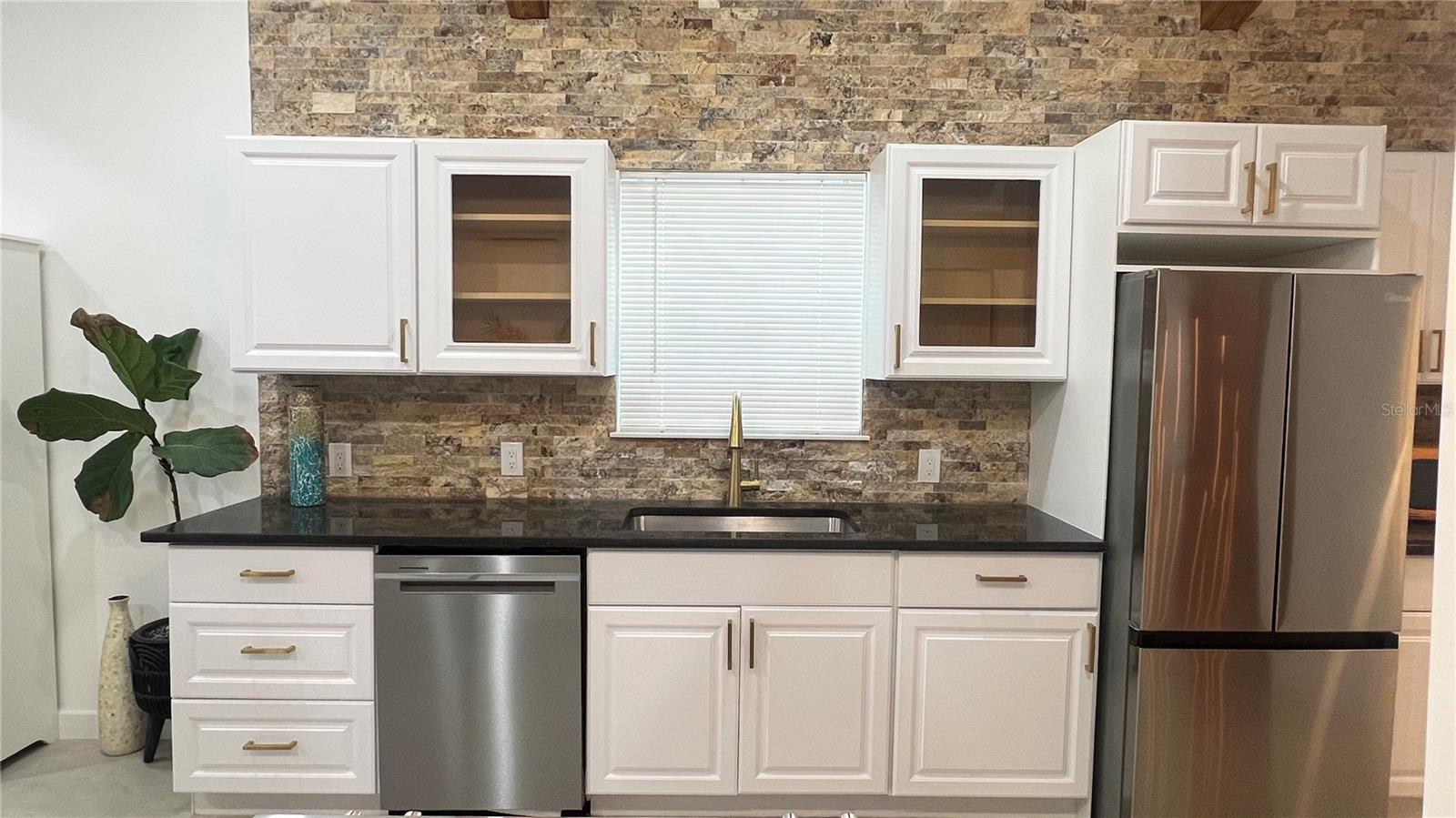 Image 11 of 17 For 1230 1-2 Essex Drive N