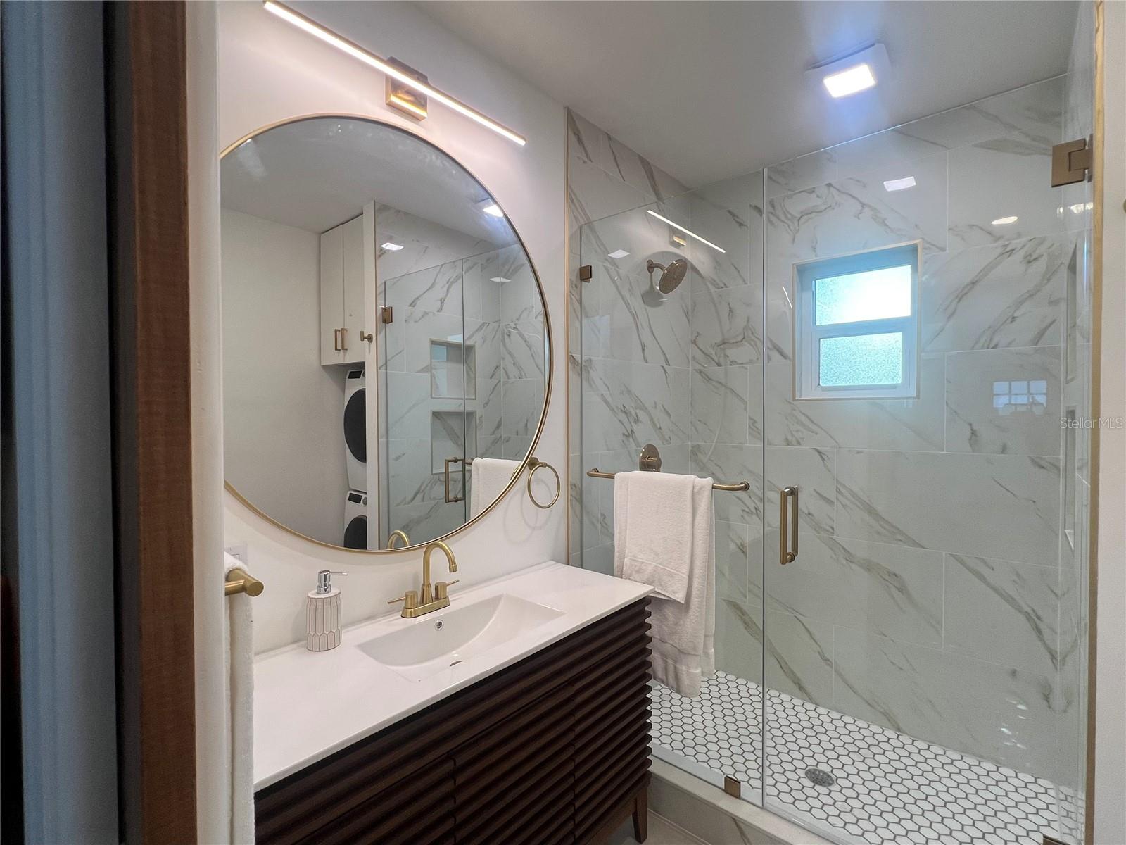 Image 14 of 17 For 1230 1-2 Essex Drive N