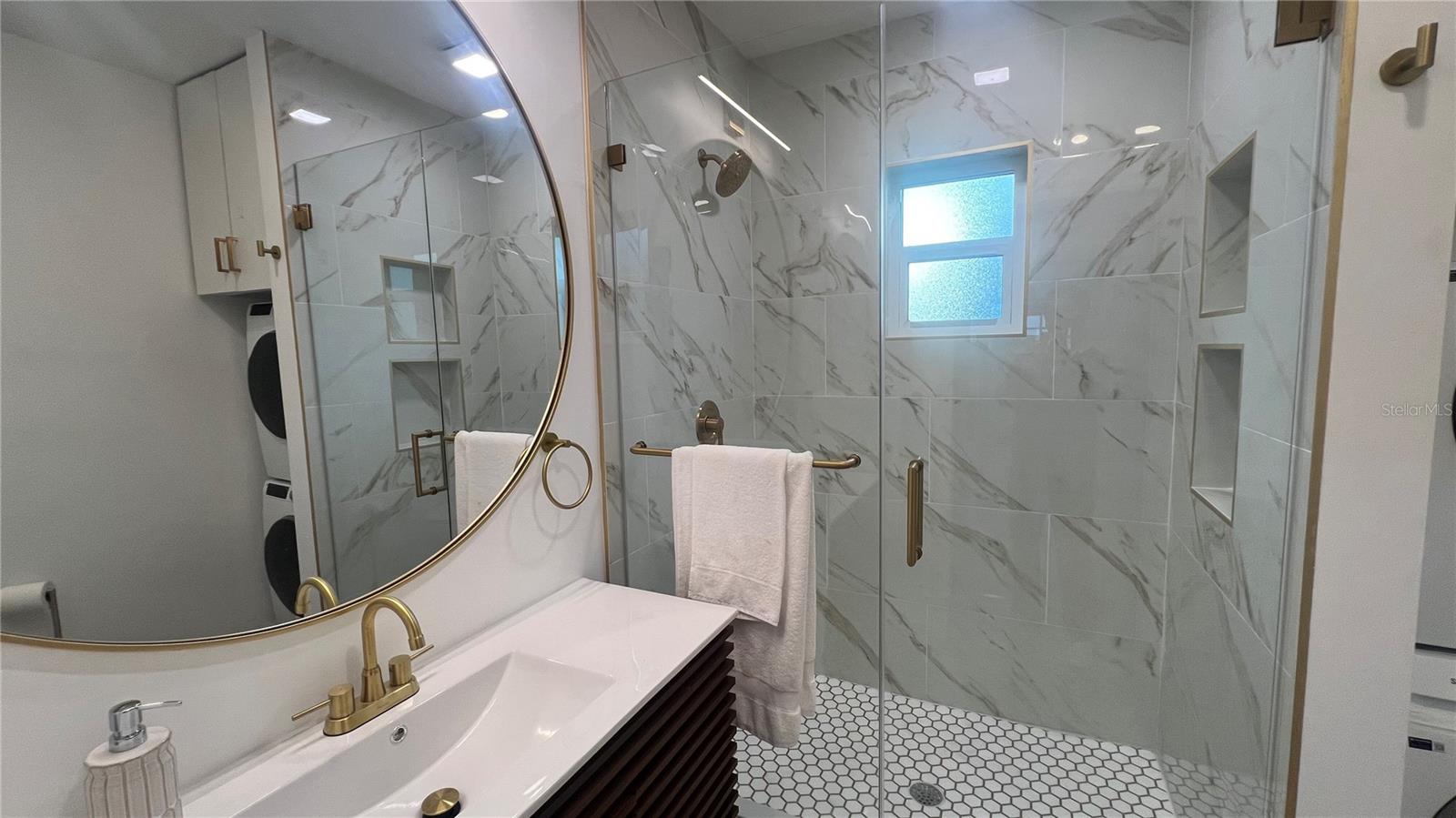 Image 15 of 17 For 1230 1-2 Essex Drive N