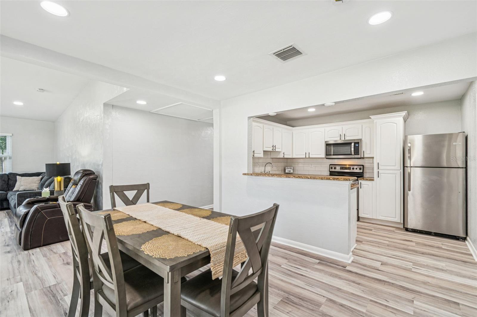 Image 10 of 49 For 2810 Silver Lake Avenue