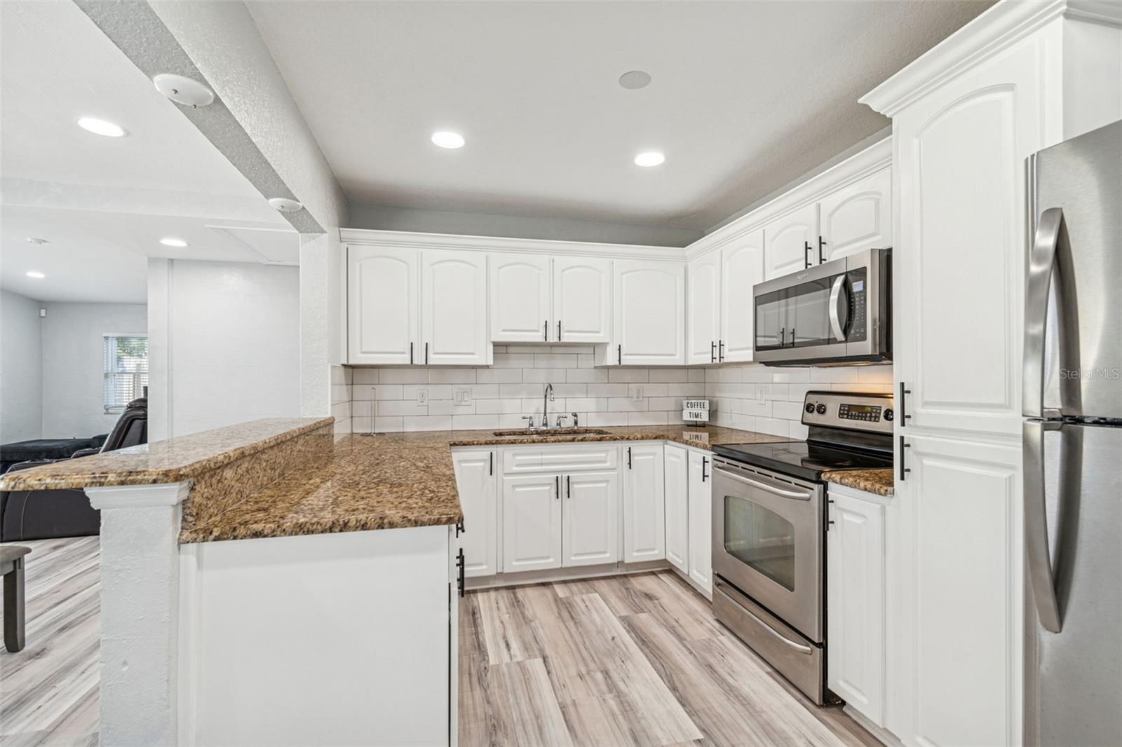 Image 11 of 49 For 2810 Silver Lake Avenue