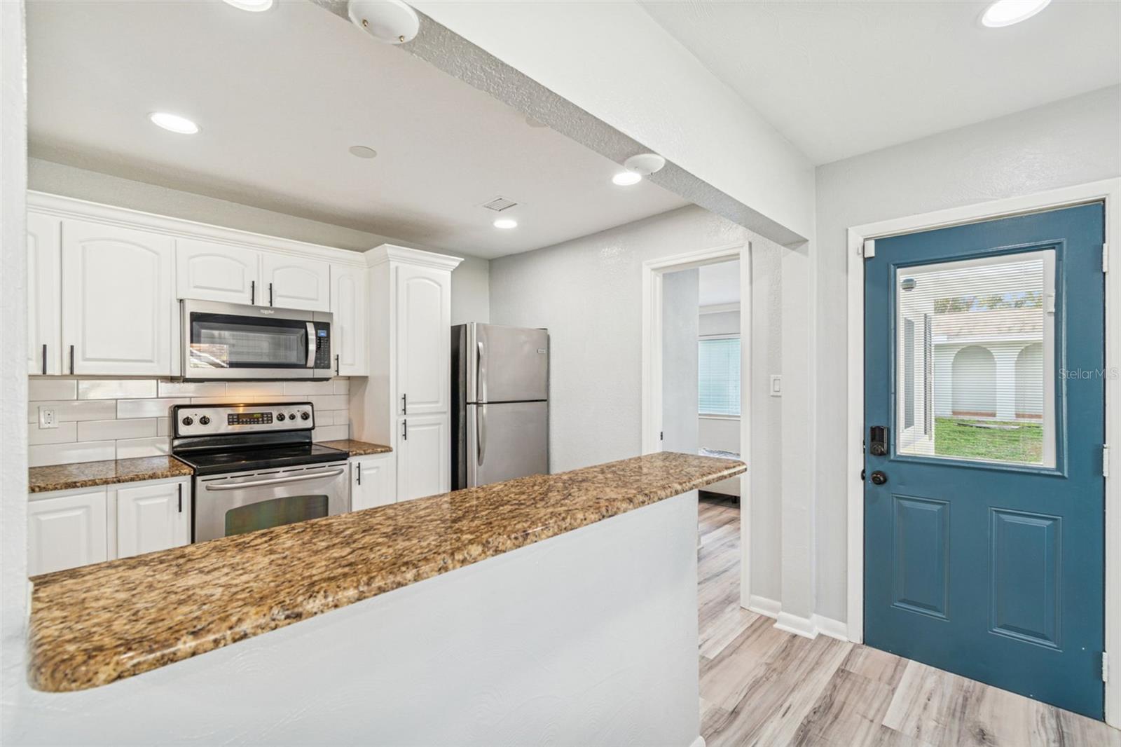 Image 13 of 49 For 2810 Silver Lake Avenue