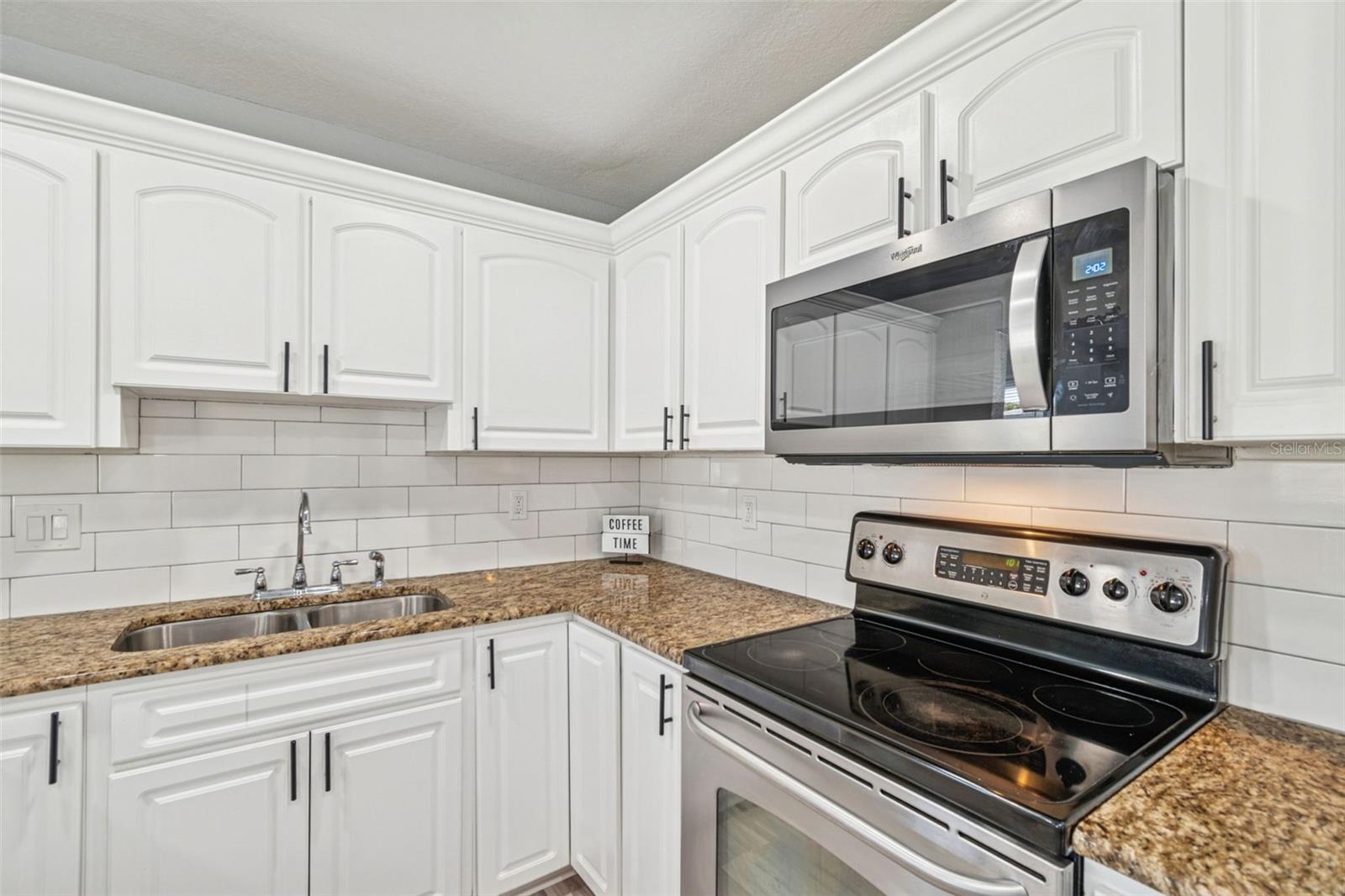 Image 16 of 49 For 2810 Silver Lake Avenue