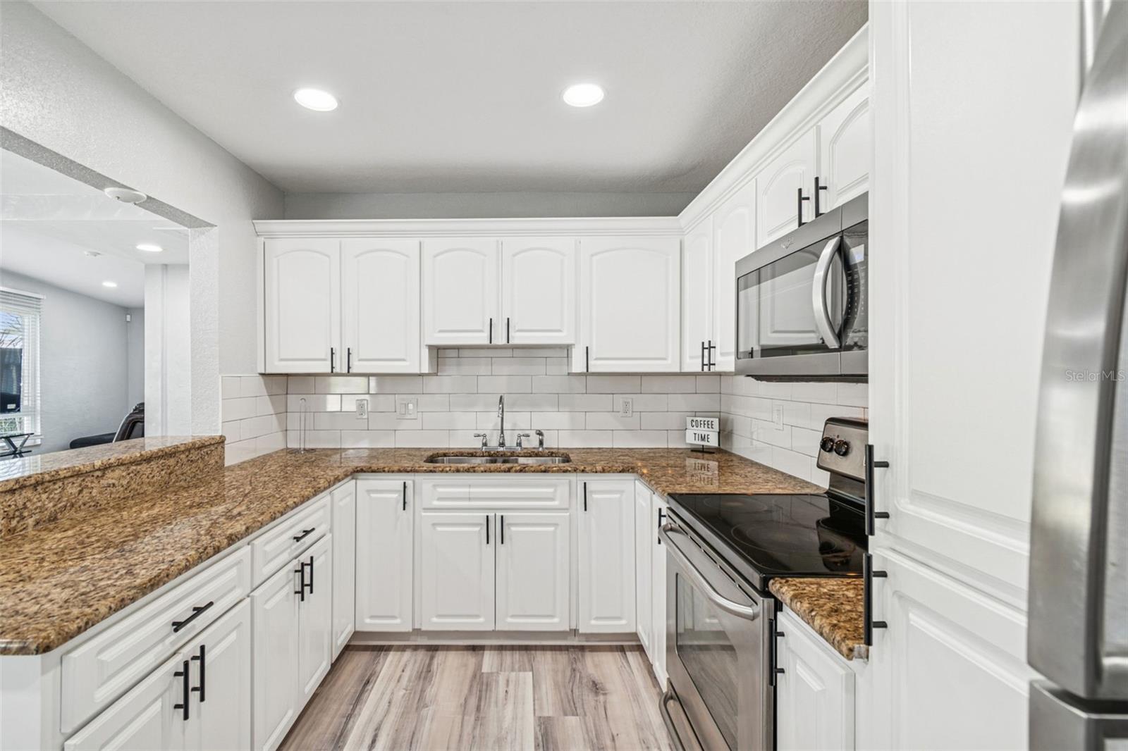 Image 17 of 49 For 2810 Silver Lake Avenue